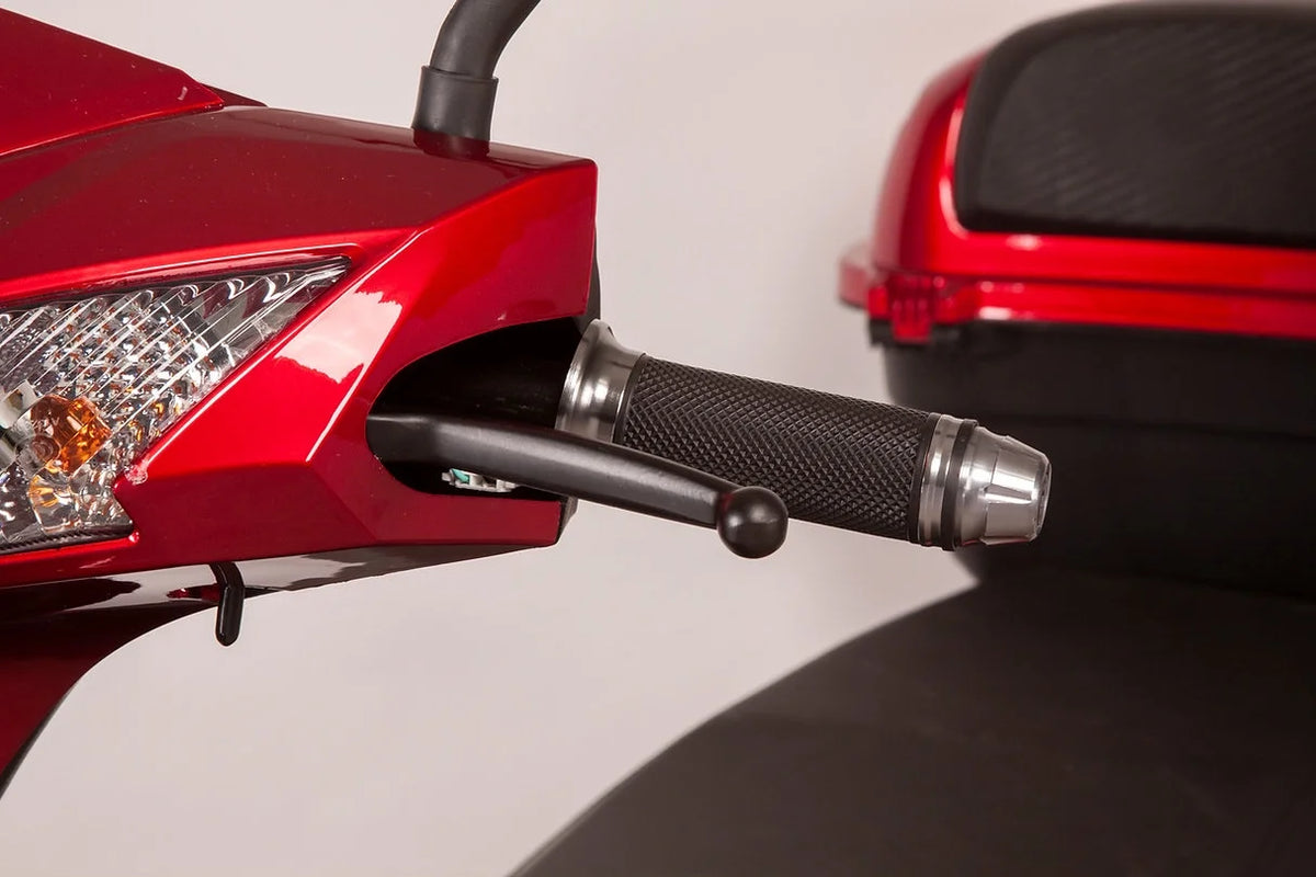 Red Three-Wheel Mobility Scooter P885808