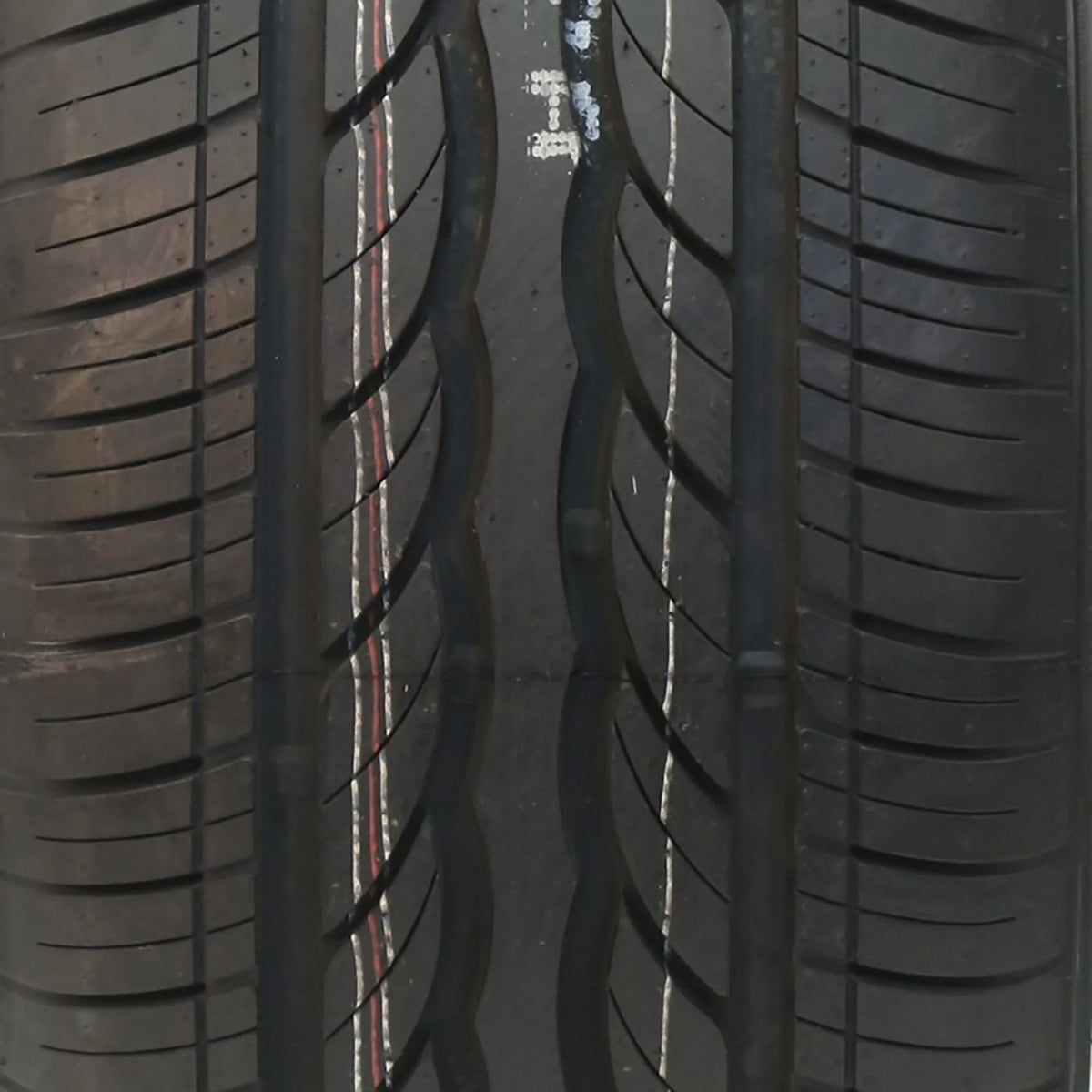 235/40R18 95W XL Passenger Tire T387