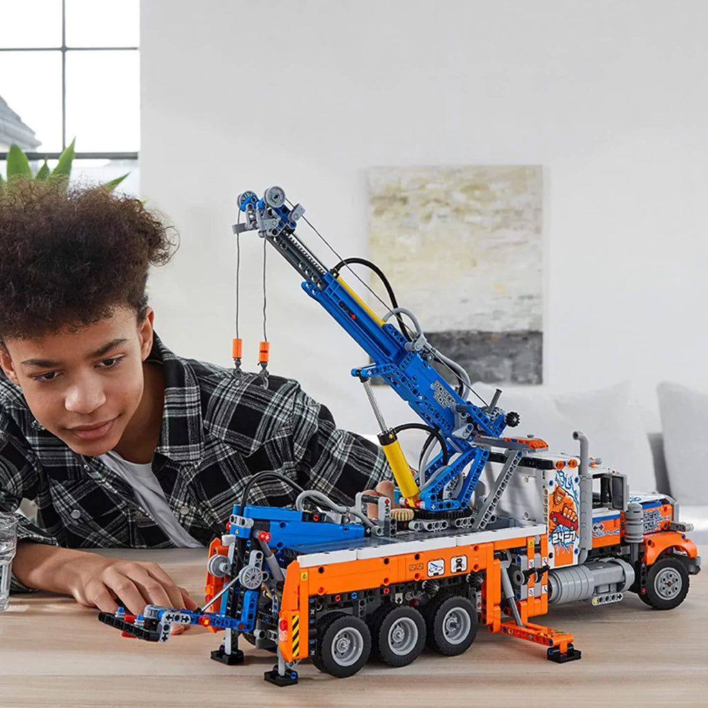 Heavy-Duty Tow Truck with Crane Y1845